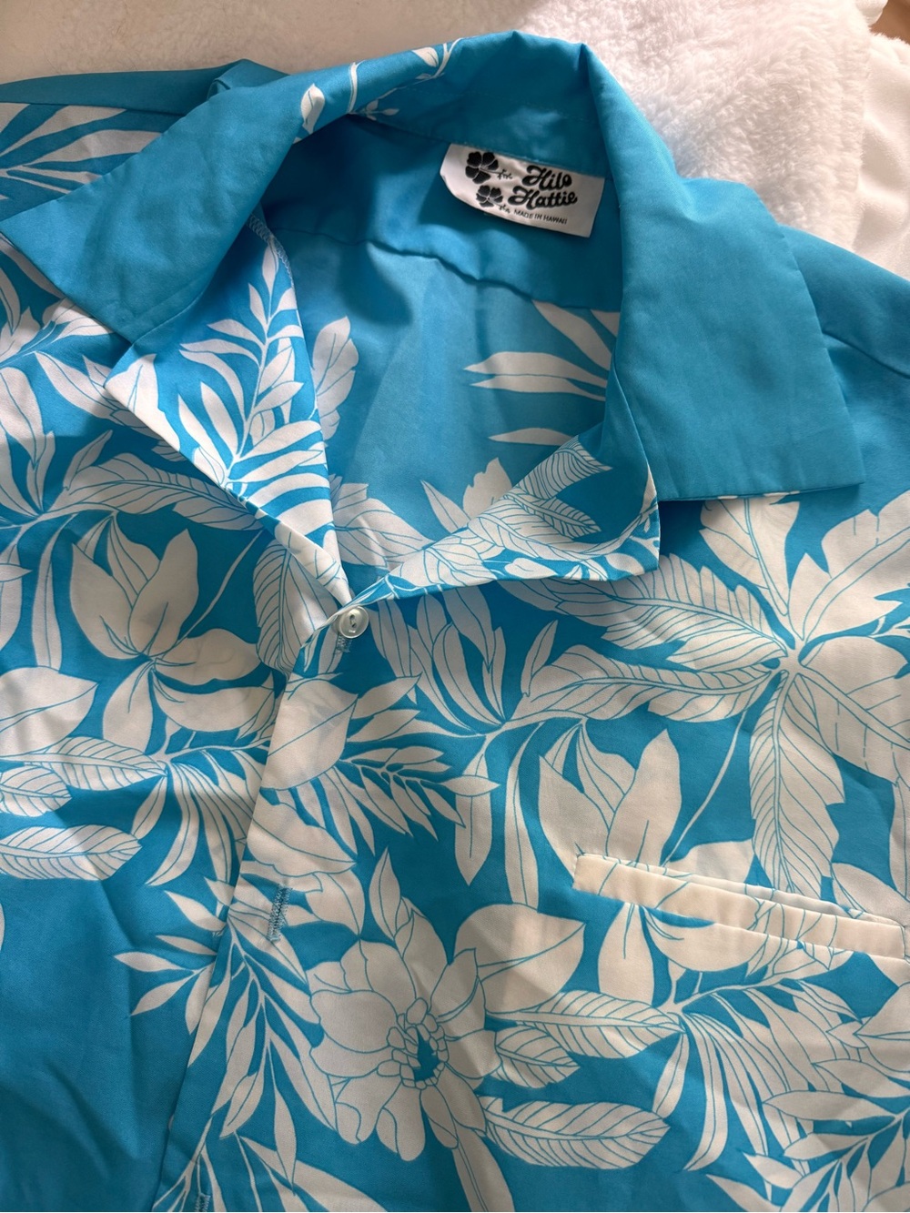 Hilo Hattie Vintage Turquoise & White Hawaiian Camp Shirt
